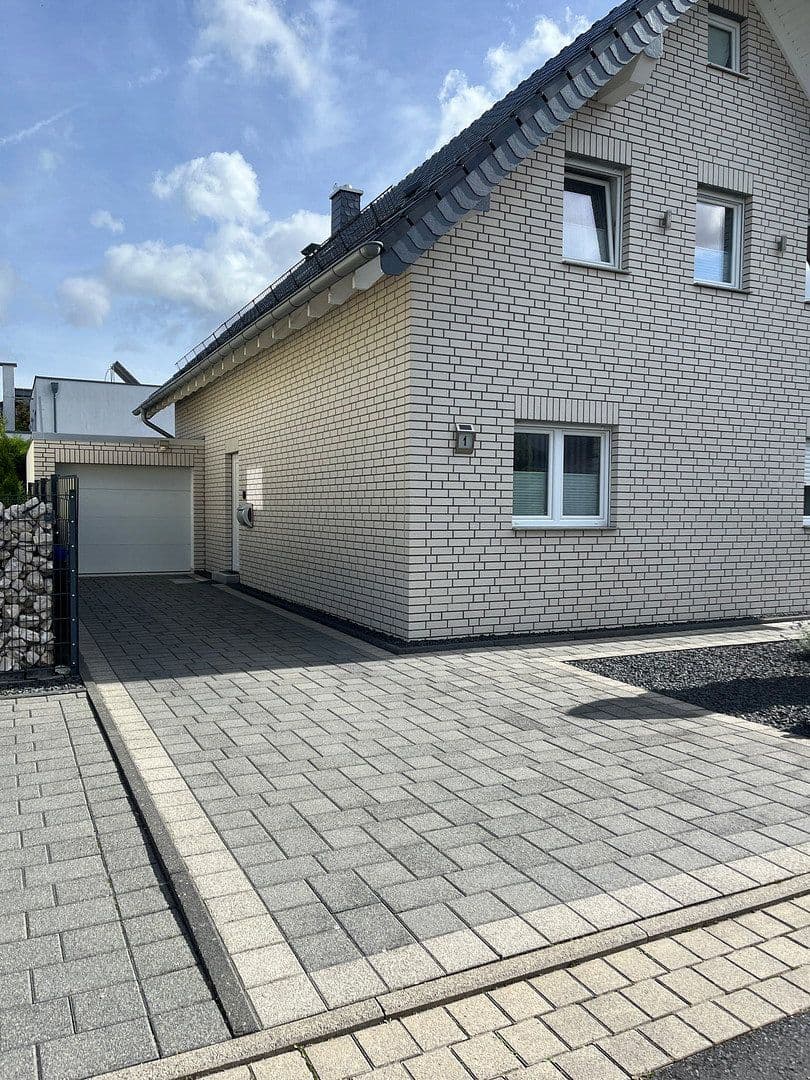 Prodej domu 152 m², pozemek 455 m², Kerpen, Severní Porýní-Vestfálsko Prodej domu 152 m², pozemek 455 m², Kerpen, Severní Porýní-Vestfálsko