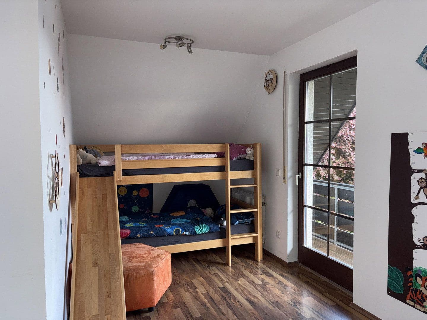 Prodej domu 164 m², pozemek 547 m², Feucht, Bavorsko Prodej domu 164 m², pozemek 547 m², Feucht, Bavorsko