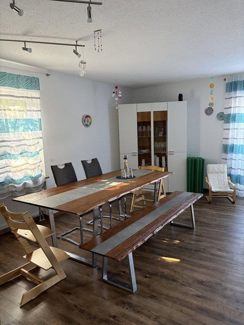 Prodej domu 164 m², pozemek 547 m², Feucht, Bavorsko Prodej domu 164 m², pozemek 547 m², Feucht, Bavorsko