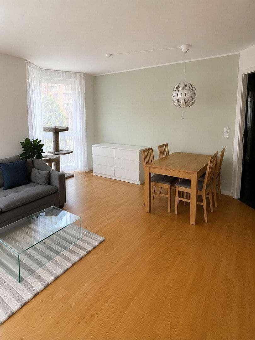 Pronájem bytu 3+1 80 m², Hannover, Dolní Sasko Pronájem bytu 3+1 80 m², Hannover, Dolní Sasko
