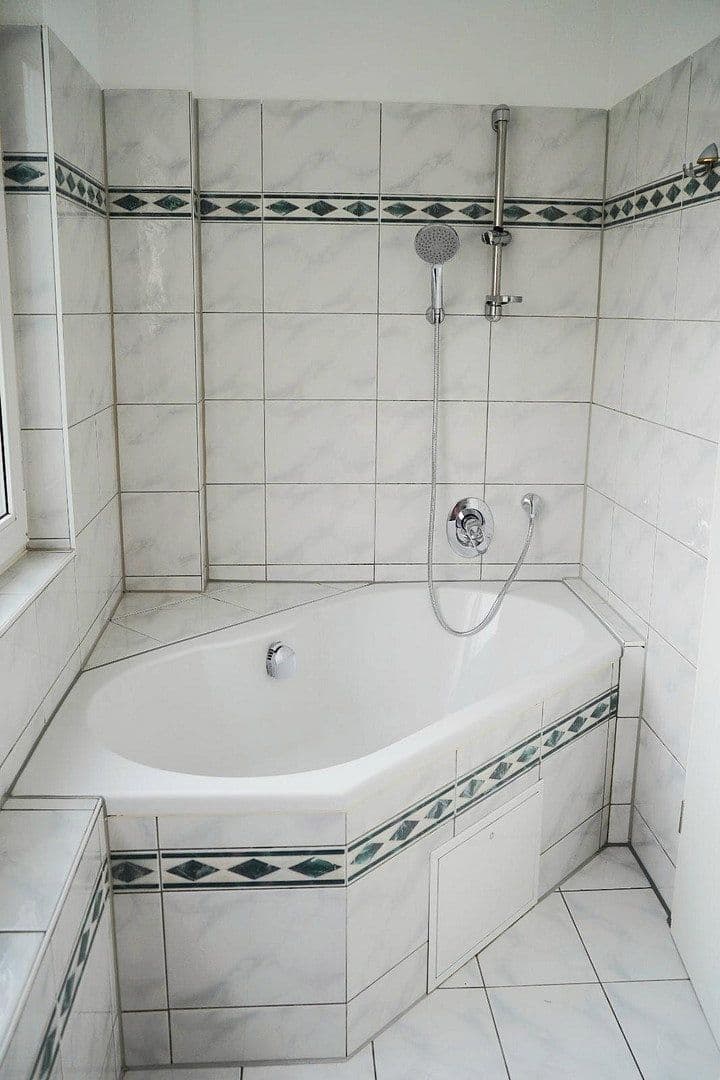 Pronájem bytu 3+1 75 m², Bartenbacherstr. 1, Göppingen, Bádensko-Württembersko Pronájem bytu 3+1 75 m², Bartenbacherstr. 1, Göppingen, Bádensko-Württembersko