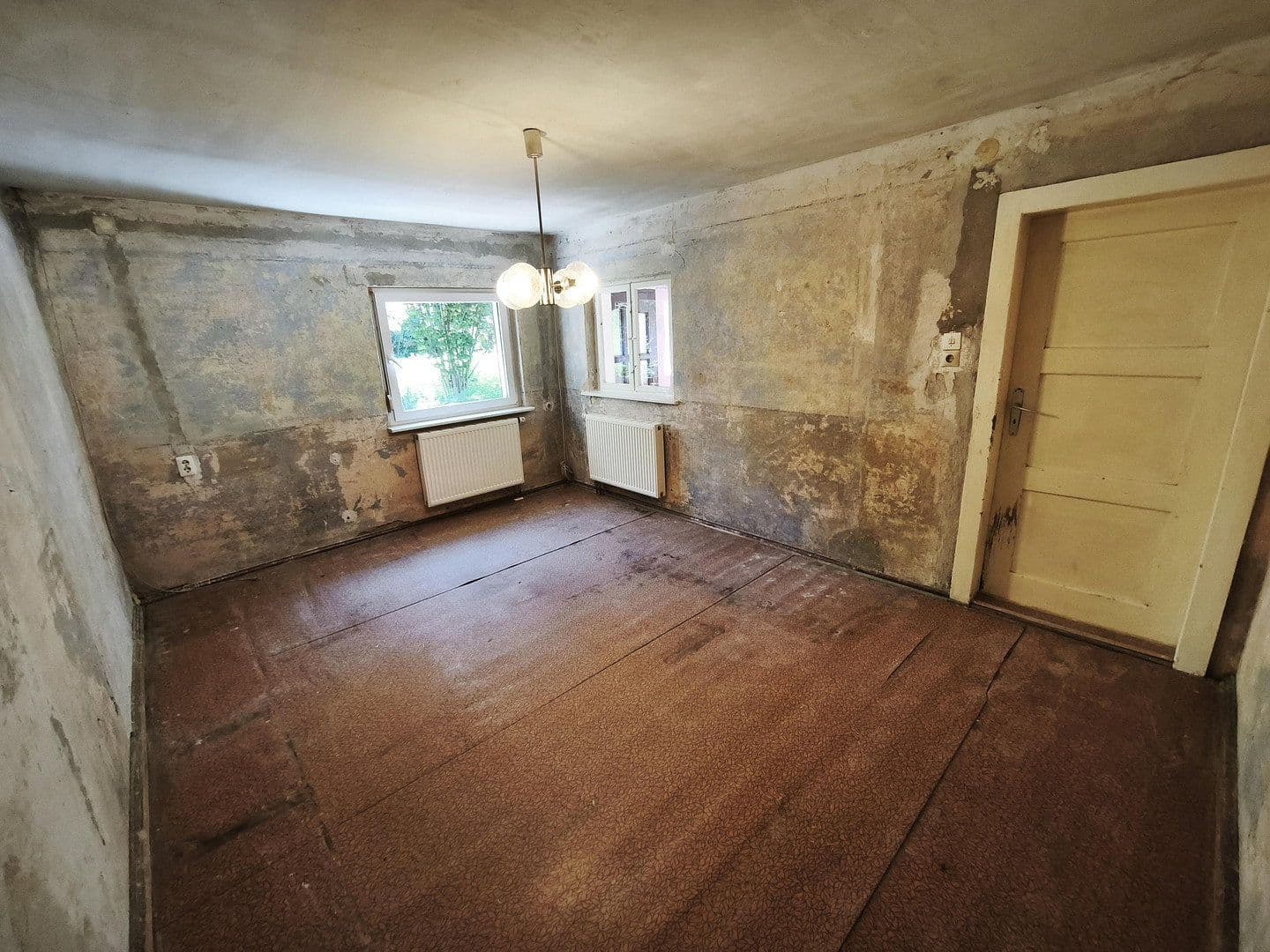 Prodej domu 90 m², pozemek 1.887 m², Grünstraße 17, Zahna-Elster, Sasko-Anhaltsko Prodej domu 90 m², pozemek 1.887 m², Grünstraße 17, Zahna-Elster, Sasko-Anhaltsko