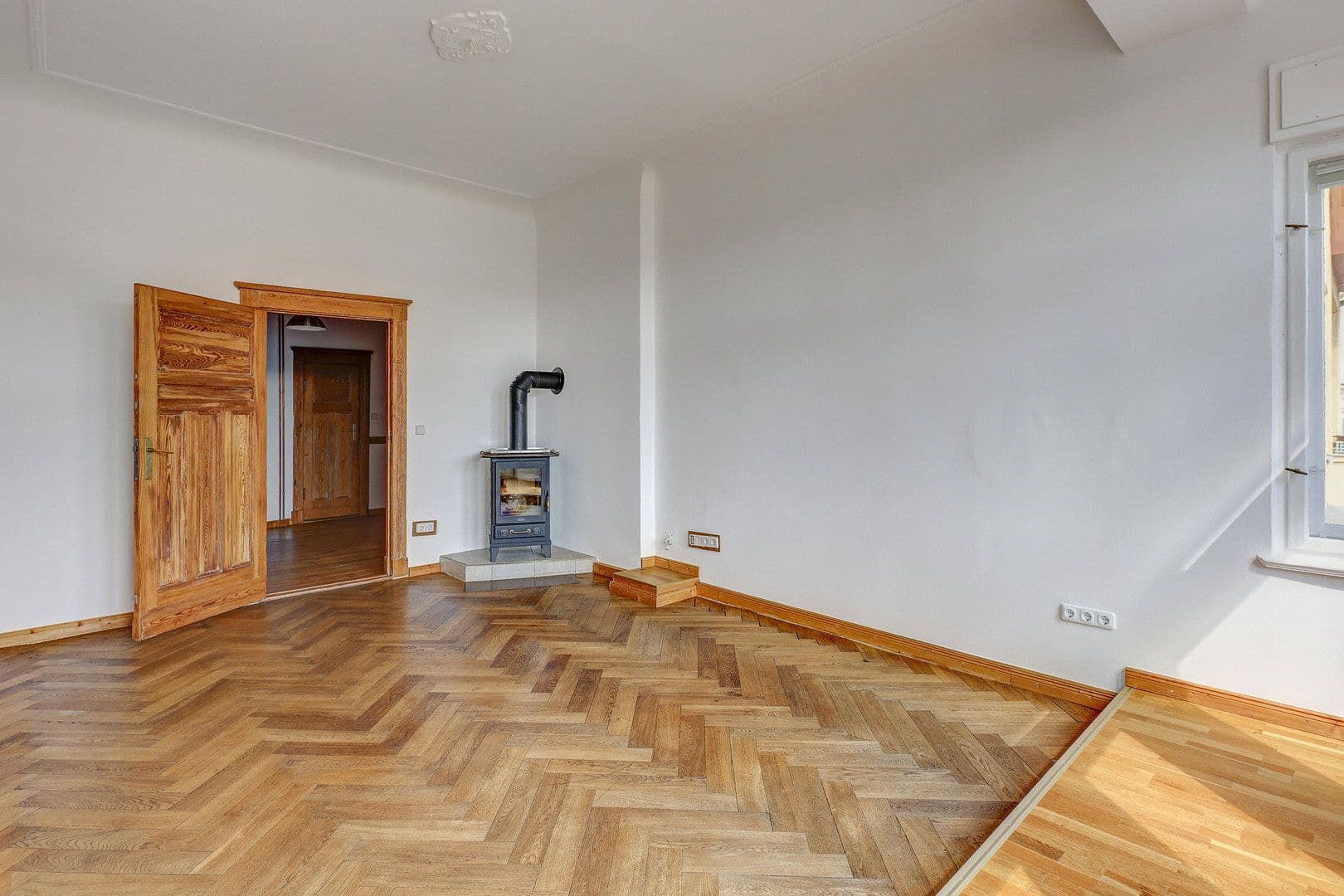 Prodej bytu 4+1 146 m², Berlin, Berlín Prodej bytu 4+1 146 m², Berlin, Berlín