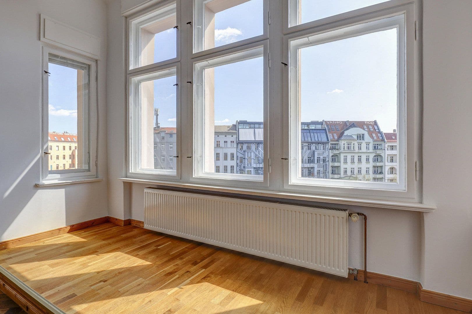 Prodej bytu 4+1 146 m², Berlin, Berlín Prodej bytu 4+1 146 m², Berlin, Berlín