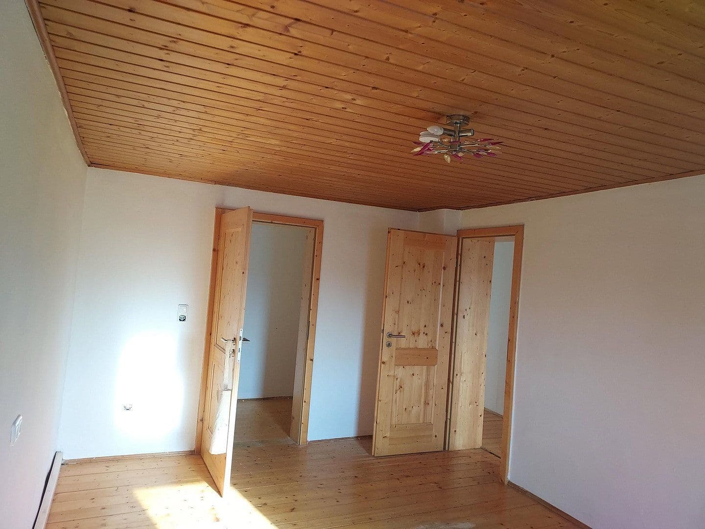 Prodej domu 155 m², pozemek 307 m², St.-Veiter-Str. 25, Neumarkt-St. Veit, Bavorsko Prodej domu 155 m², pozemek 307 m², St.-Veiter-Str. 25, Neumarkt-St. Veit, Bavorsko
