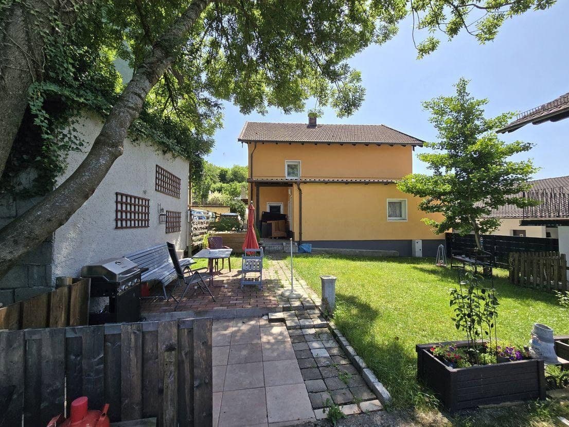 Prodej domu 155 m², pozemek 307 m², St.-Veiter-Str. 25, Neumarkt-St. Veit, Bavorsko Prodej domu 155 m², pozemek 307 m², St.-Veiter-Str. 25, Neumarkt-St. Veit, Bavorsko