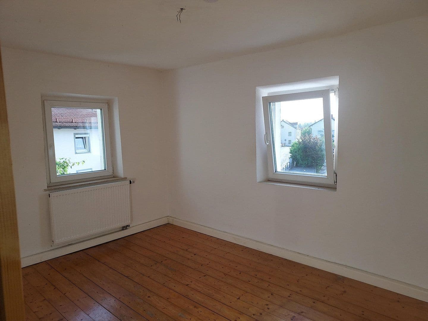 Prodej domu 155 m², pozemek 307 m², St.-Veiter-Str. 25, Neumarkt-St. Veit, Bavorsko Prodej domu 155 m², pozemek 307 m², St.-Veiter-Str. 25, Neumarkt-St. Veit, Bavorsko