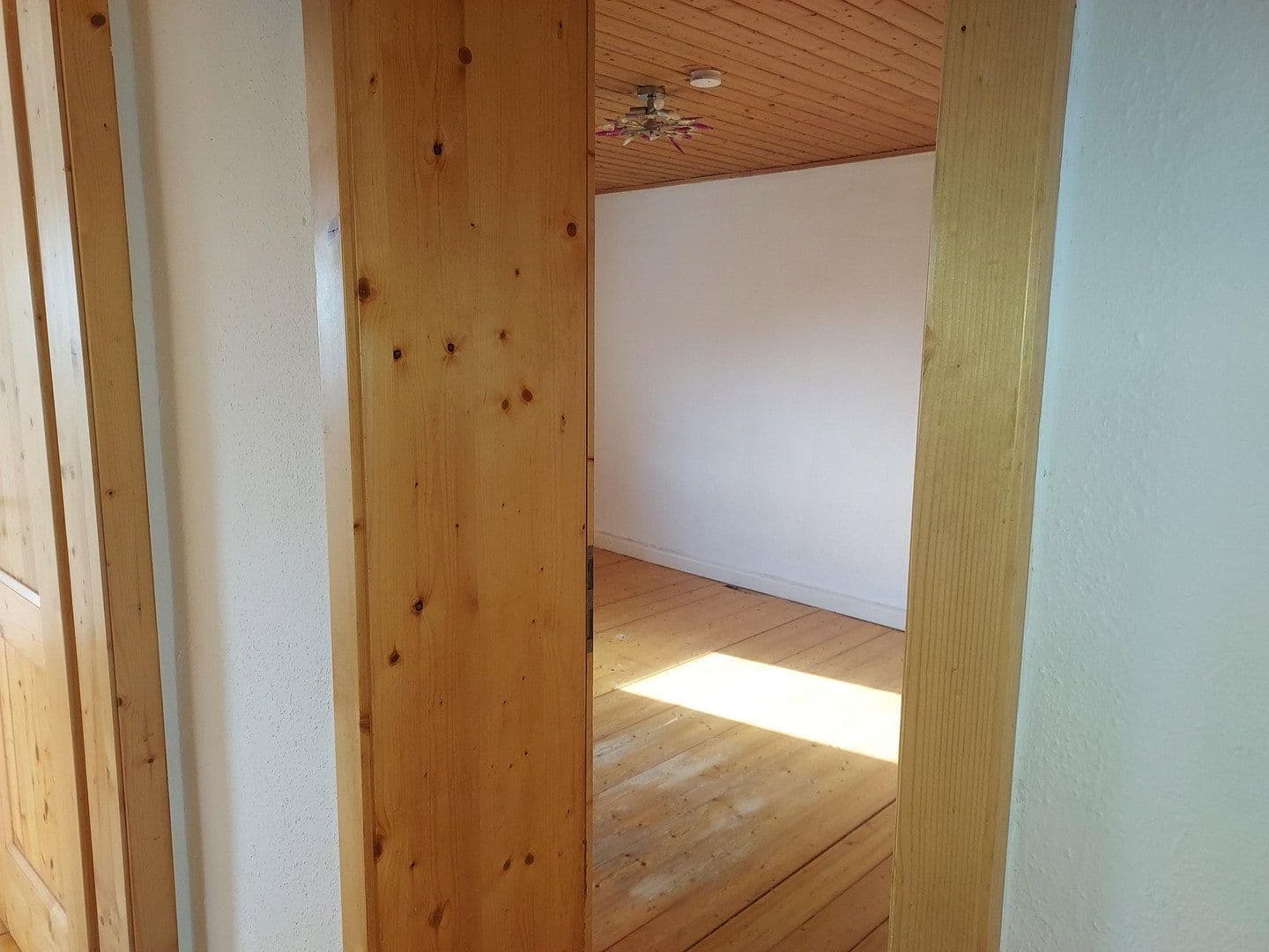Prodej domu 155 m², pozemek 307 m², St.-Veiter-Str. 25, Neumarkt-St. Veit, Bavorsko Prodej domu 155 m², pozemek 307 m², St.-Veiter-Str. 25, Neumarkt-St. Veit, Bavorsko
