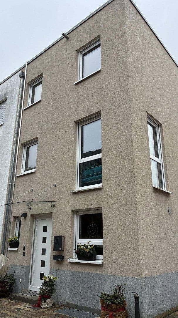 Prodej domu 153 m², pozemek 239 m², Rastatt, Bádensko-Württembersko Prodej domu 153 m², pozemek 239 m², Rastatt, Bádensko-Württembersko