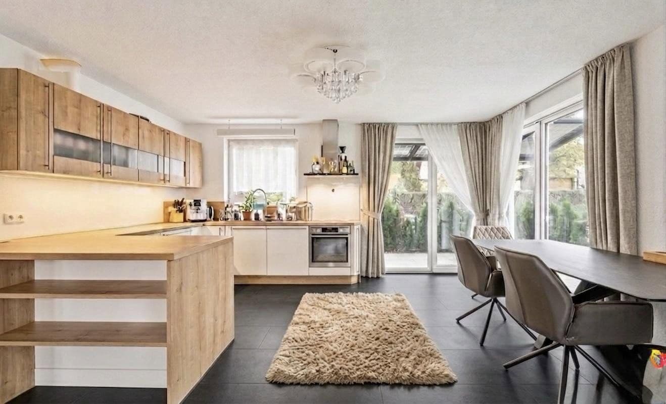 Prodej domu 190 m², pozemek 217 m², Heilbronn, Bádensko-Württembersko Prodej domu 190 m², pozemek 217 m², Heilbronn, Bádensko-Württembersko
