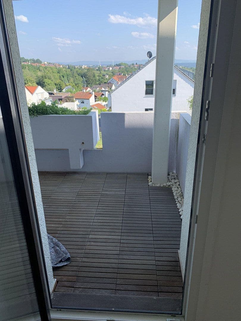 Pronájem bytu 3+1 80 m², Krummenackerstraße 0, Esslingen am Neckar, Bádensko-Württembersko Pronájem bytu 3+1 80 m², Krummenackerstraße 0, Esslingen am Neckar, Bádensko-Württembersko
