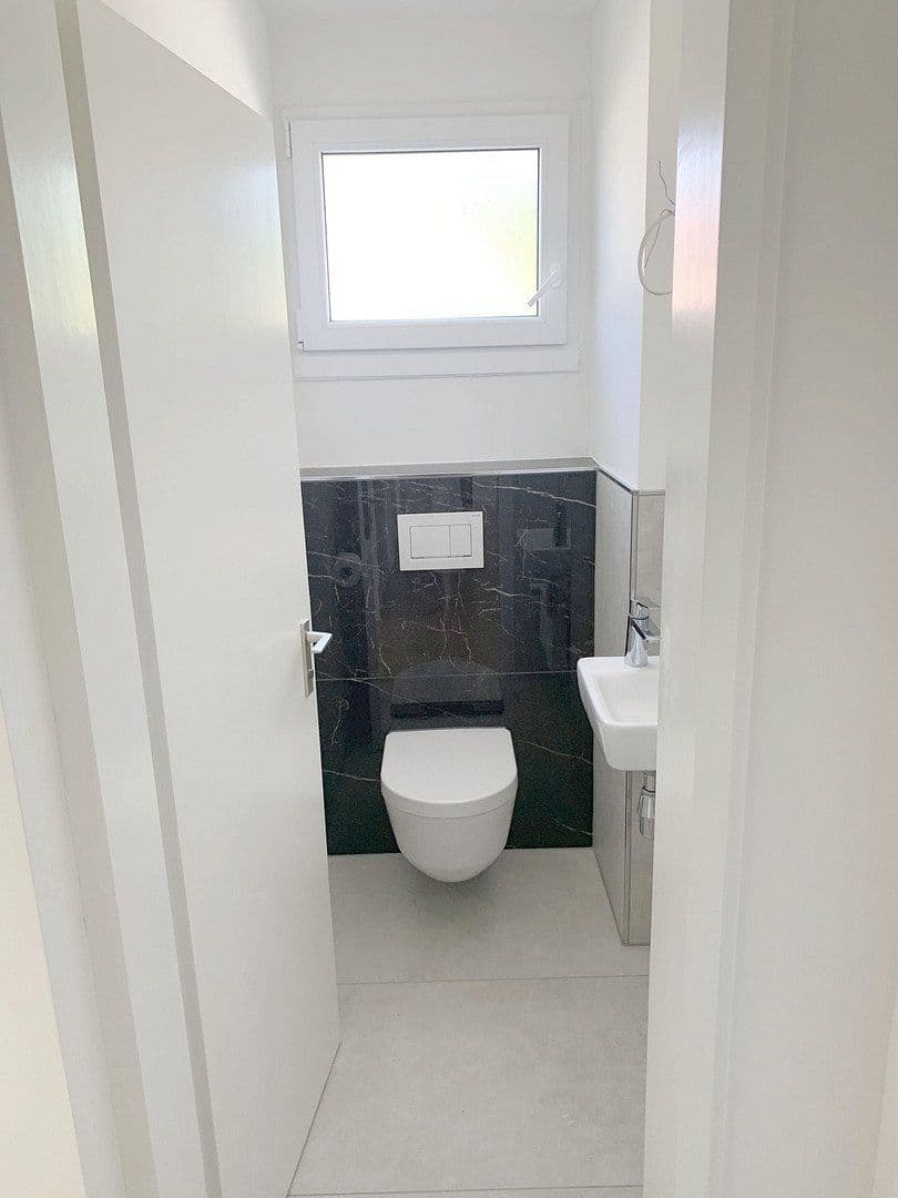 Pronájem bytu 3+1 80 m², Krummenackerstraße 0, Esslingen am Neckar, Bádensko-Württembersko Pronájem bytu 3+1 80 m², Krummenackerstraße 0, Esslingen am Neckar, Bádensko-Württembersko