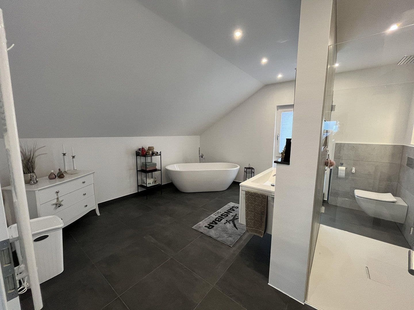 Prodej domu 180 m², pozemek 608 m², Velbert, Severní Porýní-Vestfálsko Prodej domu 180 m², pozemek 608 m², Velbert, Severní Porýní-Vestfálsko