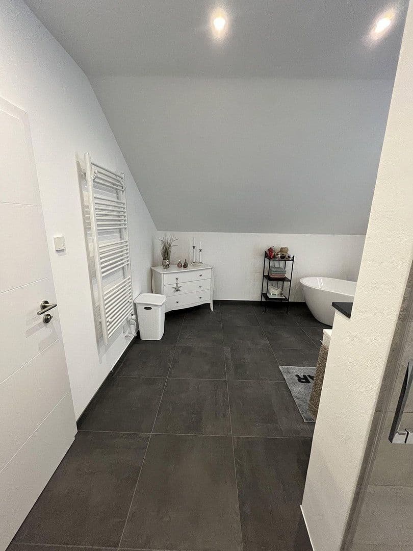 Prodej domu 180 m², pozemek 608 m², Velbert, Severní Porýní-Vestfálsko Prodej domu 180 m², pozemek 608 m², Velbert, Severní Porýní-Vestfálsko