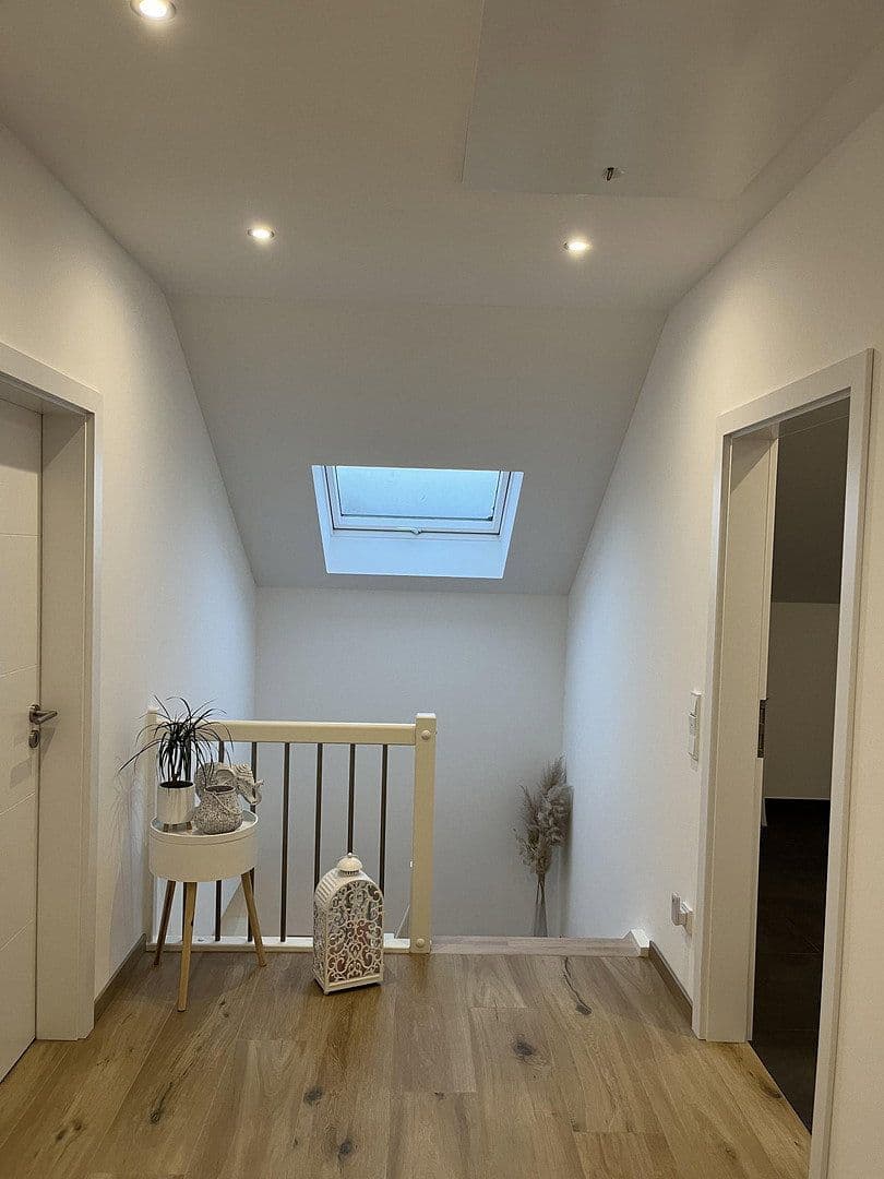 Prodej domu 180 m², pozemek 608 m², Velbert, Severní Porýní-Vestfálsko Prodej domu 180 m², pozemek 608 m², Velbert, Severní Porýní-Vestfálsko