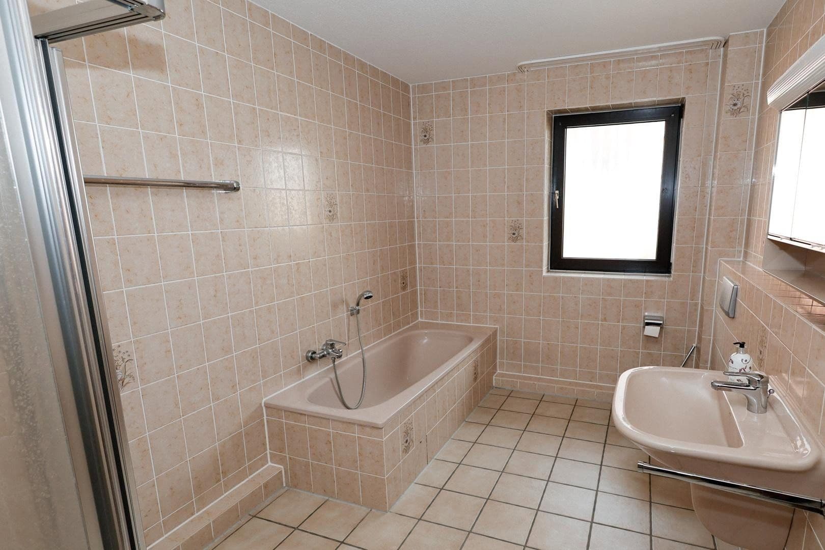 Prodej domu 192 m², pozemek 674 m², Garbsen, Dolní Sasko Prodej domu 192 m², pozemek 674 m², Garbsen, Dolní Sasko