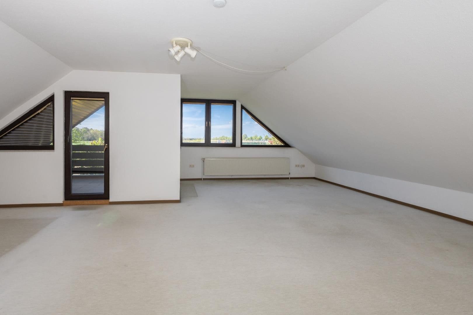 Prodej domu 192 m², pozemek 674 m², Garbsen, Dolní Sasko Prodej domu 192 m², pozemek 674 m², Garbsen, Dolní Sasko