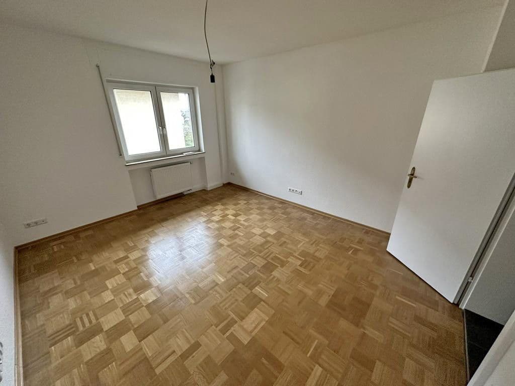 Pronájem bytu 3+1 95 m², Sauerbruchstr. 11, Bruchsal, Bádensko-Württembersko Pronájem bytu 3+1 95 m², Sauerbruchstr. 11, Bruchsal, Bádensko-Württembersko