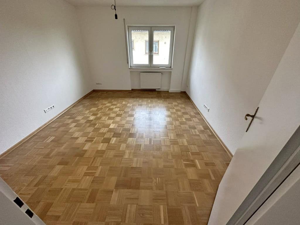 Pronájem bytu 3+1 95 m², Sauerbruchstr. 11, Bruchsal, Bádensko-Württembersko Pronájem bytu 3+1 95 m², Sauerbruchstr. 11, Bruchsal, Bádensko-Württembersko