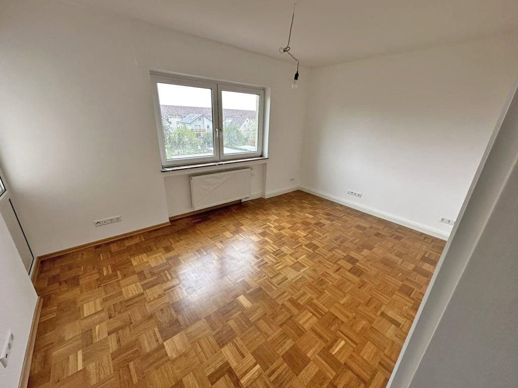 Pronájem bytu 3+1 95 m², Sauerbruchstr. 11, Bruchsal, Bádensko-Württembersko Pronájem bytu 3+1 95 m², Sauerbruchstr. 11, Bruchsal, Bádensko-Württembersko