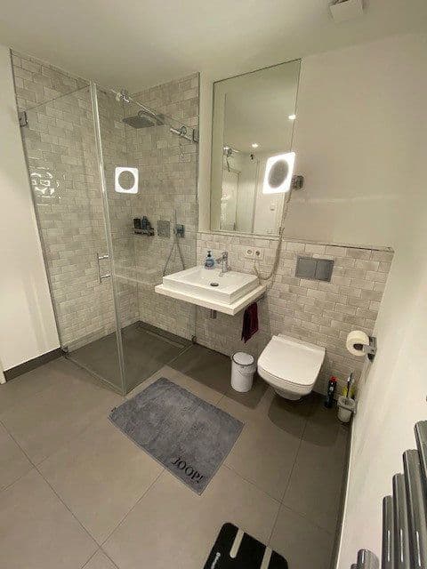 Pronájem bytu 3+1 107 m², Überseeallee 8, Hamburg, Hamburg Pronájem bytu 3+1 107 m², Überseeallee 8, Hamburg, Hamburg