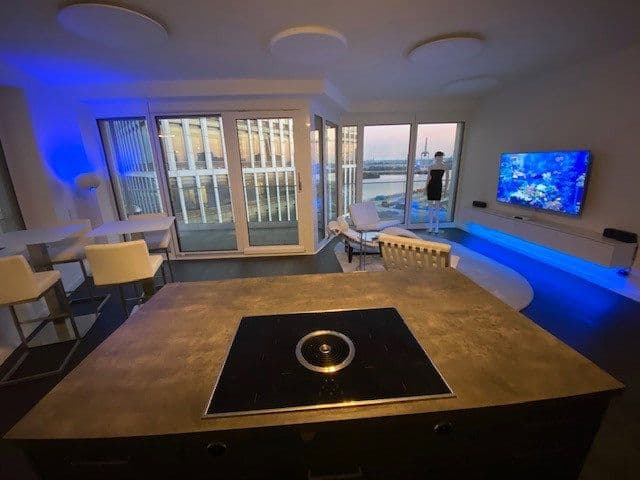 Pronájem bytu 3+1 107 m², Überseeallee 8, Hamburg, Hamburg Pronájem bytu 3+1 107 m², Überseeallee 8, Hamburg, Hamburg