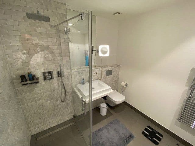 Pronájem bytu 3+1 107 m², Überseeallee 8, Hamburg, Hamburg Pronájem bytu 3+1 107 m², Überseeallee 8, Hamburg, Hamburg