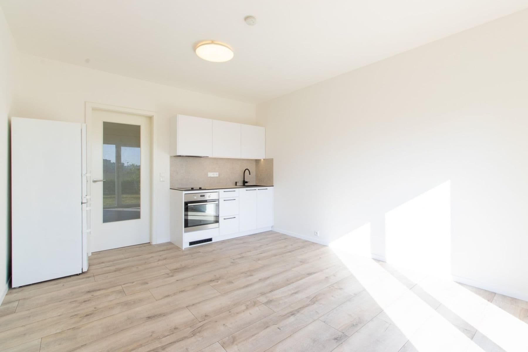 Pronájem bytu 1+kk 25 m², Novovysočanská, Praha, Praha Pronájem bytu 1+kk 25 m², Novovysočanská, Praha, Praha