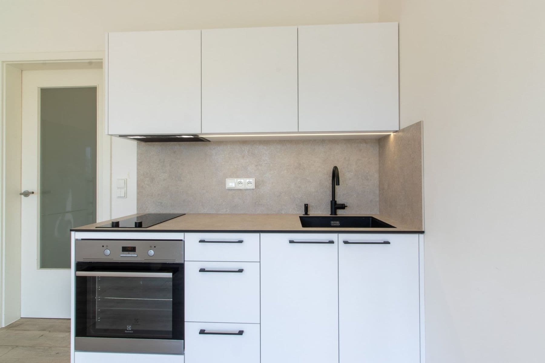 Pronájem bytu 1+kk 25 m², Novovysočanská, Praha, Praha Pronájem bytu 1+kk 25 m², Novovysočanská, Praha, Praha