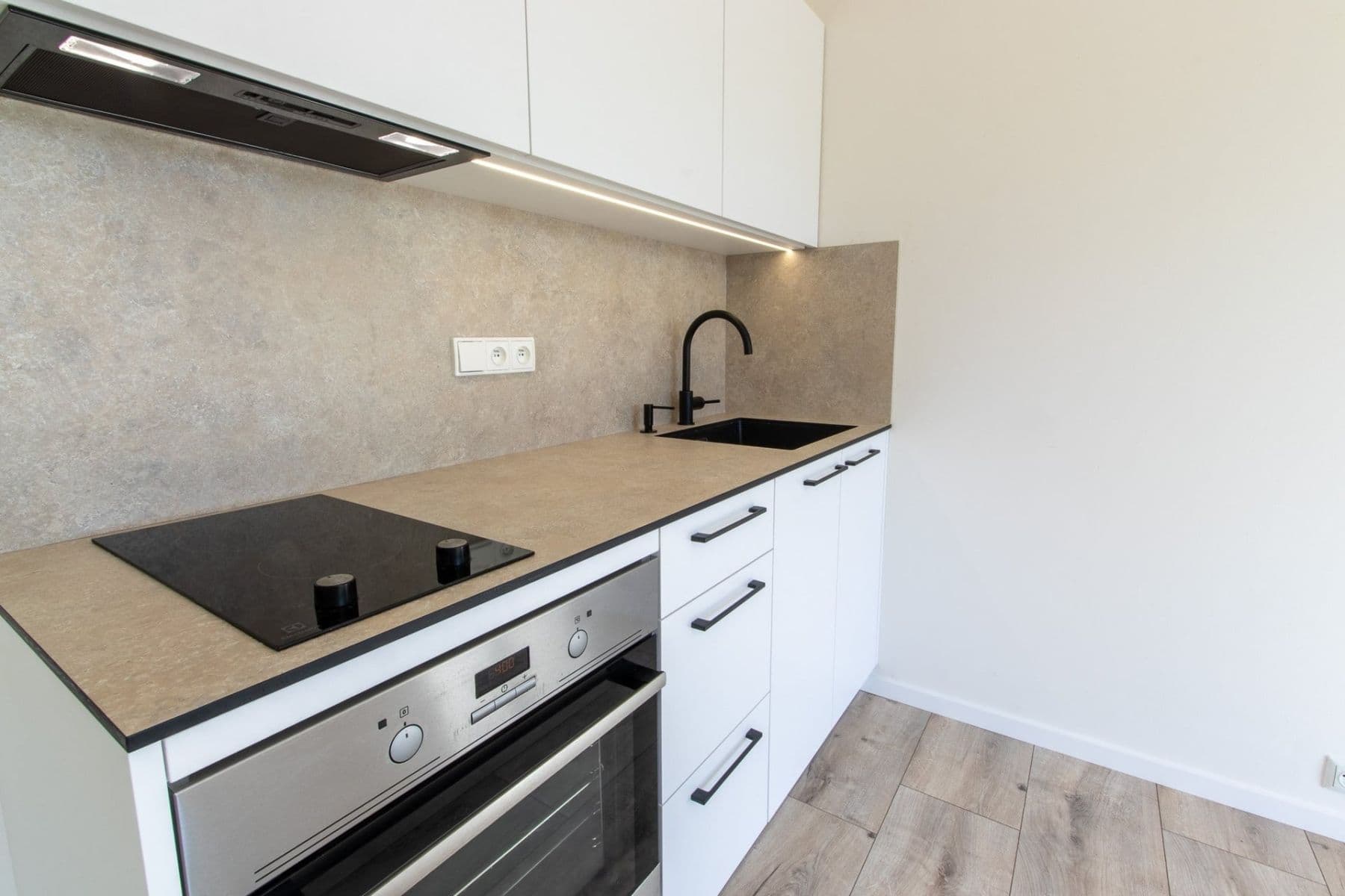 Pronájem bytu 1+kk 25 m², Novovysočanská, Praha, Praha Pronájem bytu 1+kk 25 m², Novovysočanská, Praha, Praha