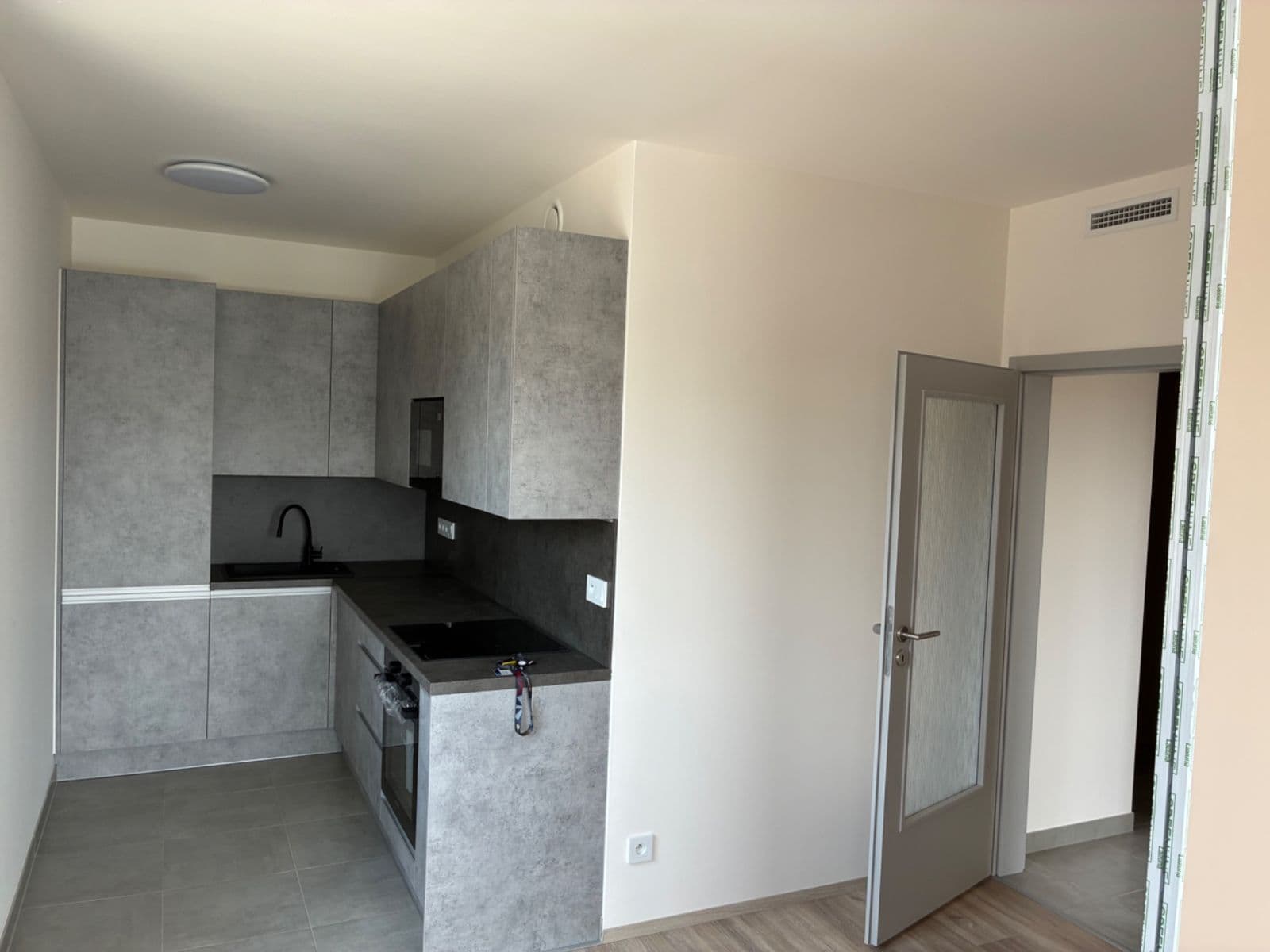 Pronájem bytu 2+1 46 m², U Továren, Praha, Praha Pronájem bytu 2+1 46 m², U Továren, Praha, Praha
