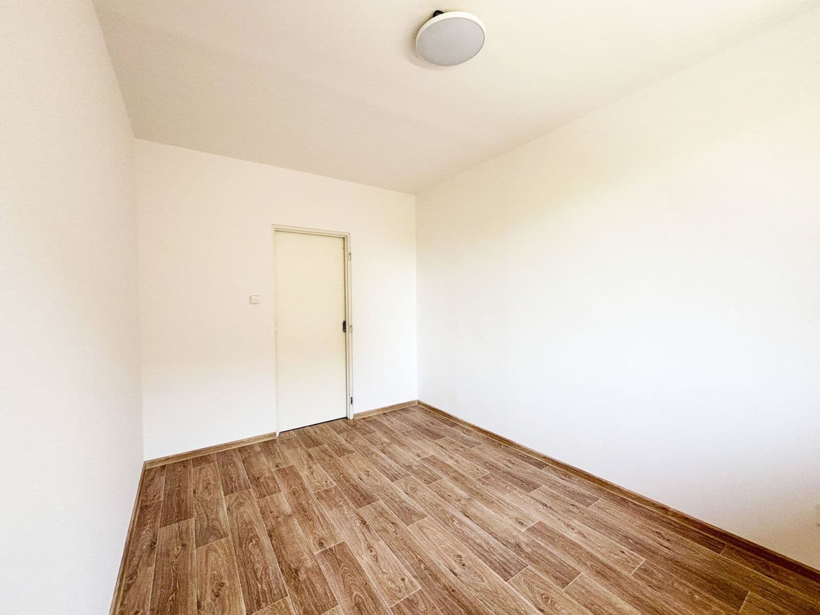 Pronájem bytu 2+kk 40 m², Tisovecká, Kolín, Středočeský kraj Pronájem bytu 2+kk 40 m², Tisovecká, Kolín, Středočeský kraj