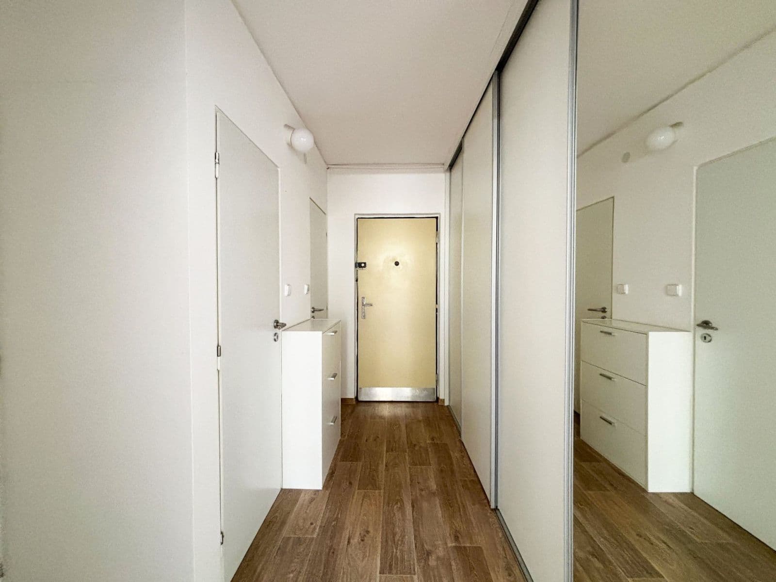 Pronájem bytu 2+kk 40 m², Tisovecká, Kolín, Středočeský kraj Pronájem bytu 2+kk 40 m², Tisovecká, Kolín, Středočeský kraj