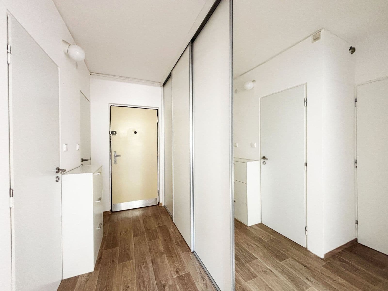Pronájem bytu 2+kk 40 m², Tisovecká, Kolín, Středočeský kraj Pronájem bytu 2+kk 40 m², Tisovecká, Kolín, Středočeský kraj
