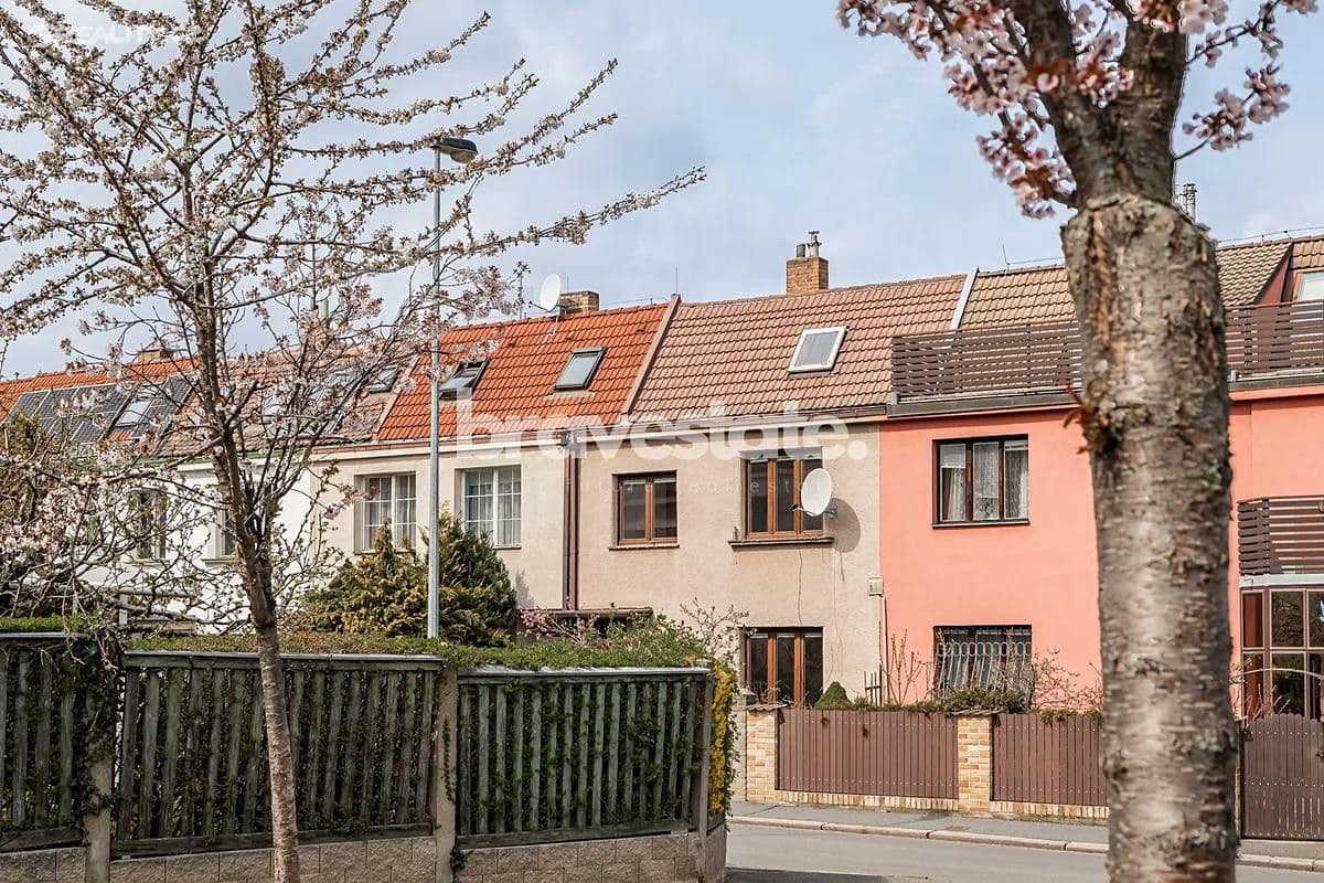 Pronájem domu 115 m², pozemek 165 m², Fialková, Praha, Praha Pronájem domu 115 m², pozemek 165 m², Fialková, Praha, Praha
