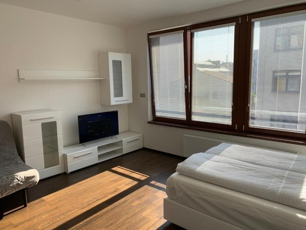 Pronájem bytu 1+kk 35 m², V Háji, Praha, Praha Pronájem bytu 1+kk 35 m², V Háji, Praha, Praha
