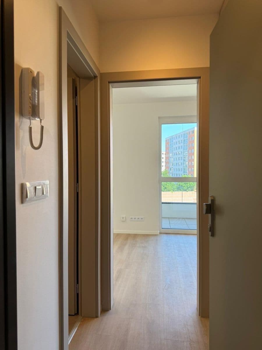 Pronájem bytu 1+kk 43 m², Arnošta Valenty, Praha, Praha Pronájem bytu 1+kk 43 m², Arnošta Valenty, Praha, Praha