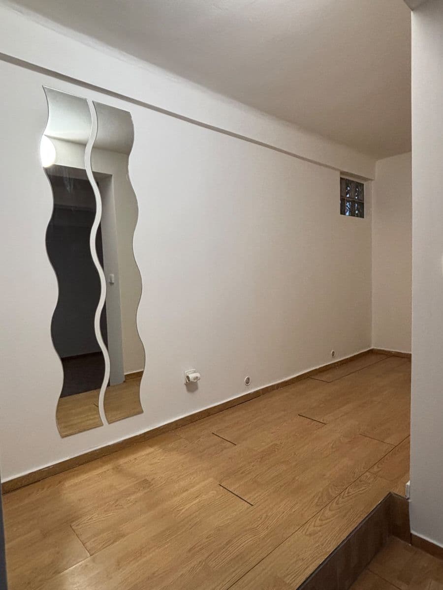 Pronájem bytu 1+1 38 m², Ústecká, Praha, Praha Pronájem bytu 1+1 38 m², Ústecká, Praha, Praha