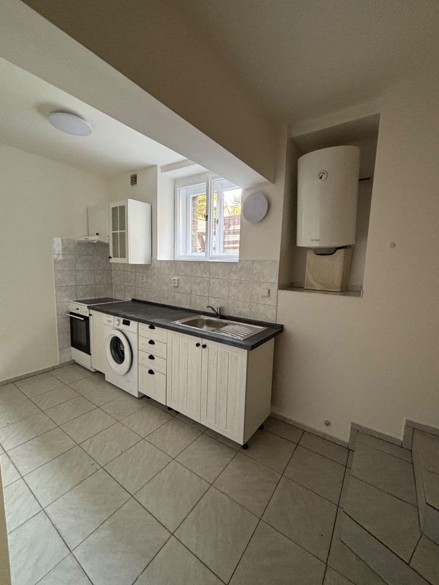 Pronájem bytu 1+1 38 m², Ústecká, Praha, Praha Pronájem bytu 1+1 38 m², Ústecká, Praha, Praha