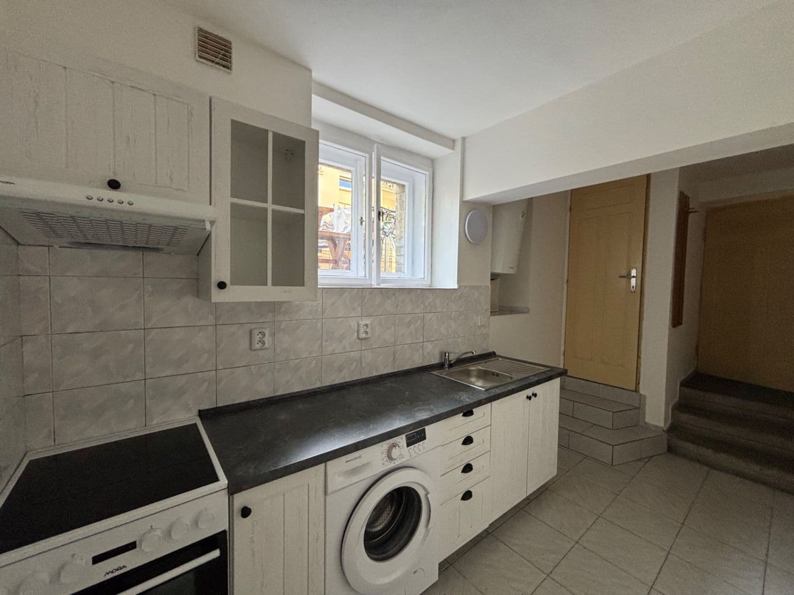 Pronájem bytu 1+1 38 m², Ústecká, Praha, Praha Pronájem bytu 1+1 38 m², Ústecká, Praha, Praha