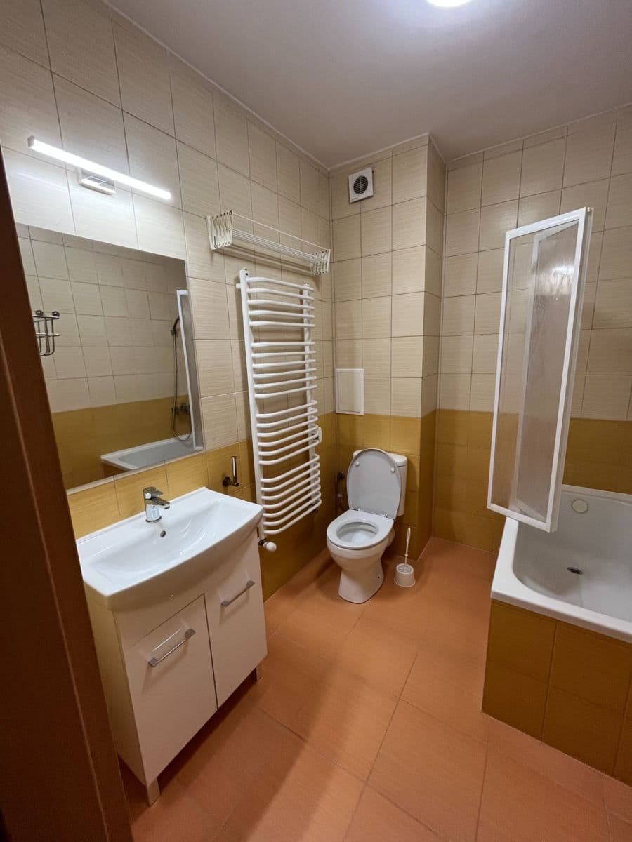 Pronájem bytu 1+kk 39 m², Polní, Český Těšín, Moravskoslezský kraj Pronájem bytu 1+kk 39 m², Polní, Český Těšín, Moravskoslezský kraj