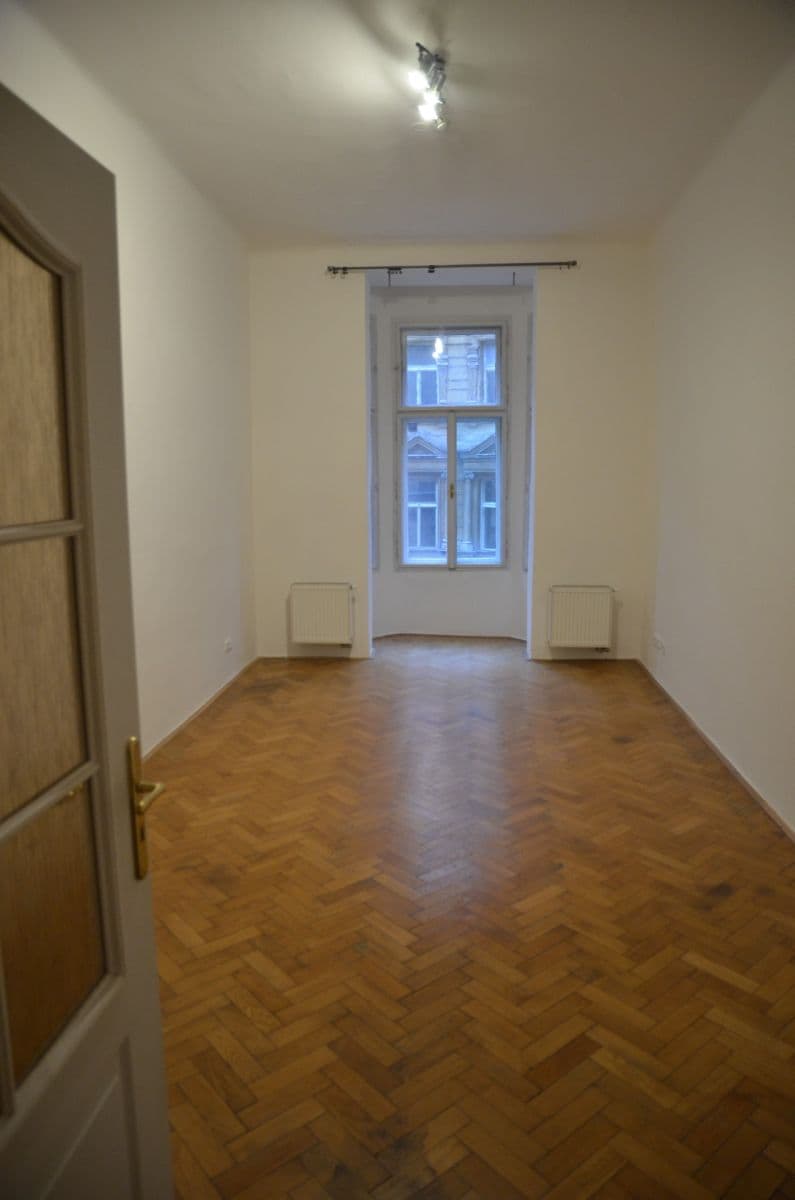 Pronájem bytu 3+1 110 m², Navrátilova, Praha, Praha Pronájem bytu 3+1 110 m², Navrátilova, Praha, Praha