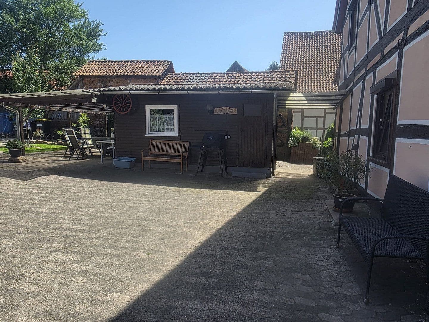 Prodej domu 250 m², pozemek 1.531 m², Berliner Straße 73a, Hann. Münden, Dolní Sasko Prodej domu 250 m², pozemek 1.531 m², Berliner Straße 73a, Hann. Münden, Dolní Sasko