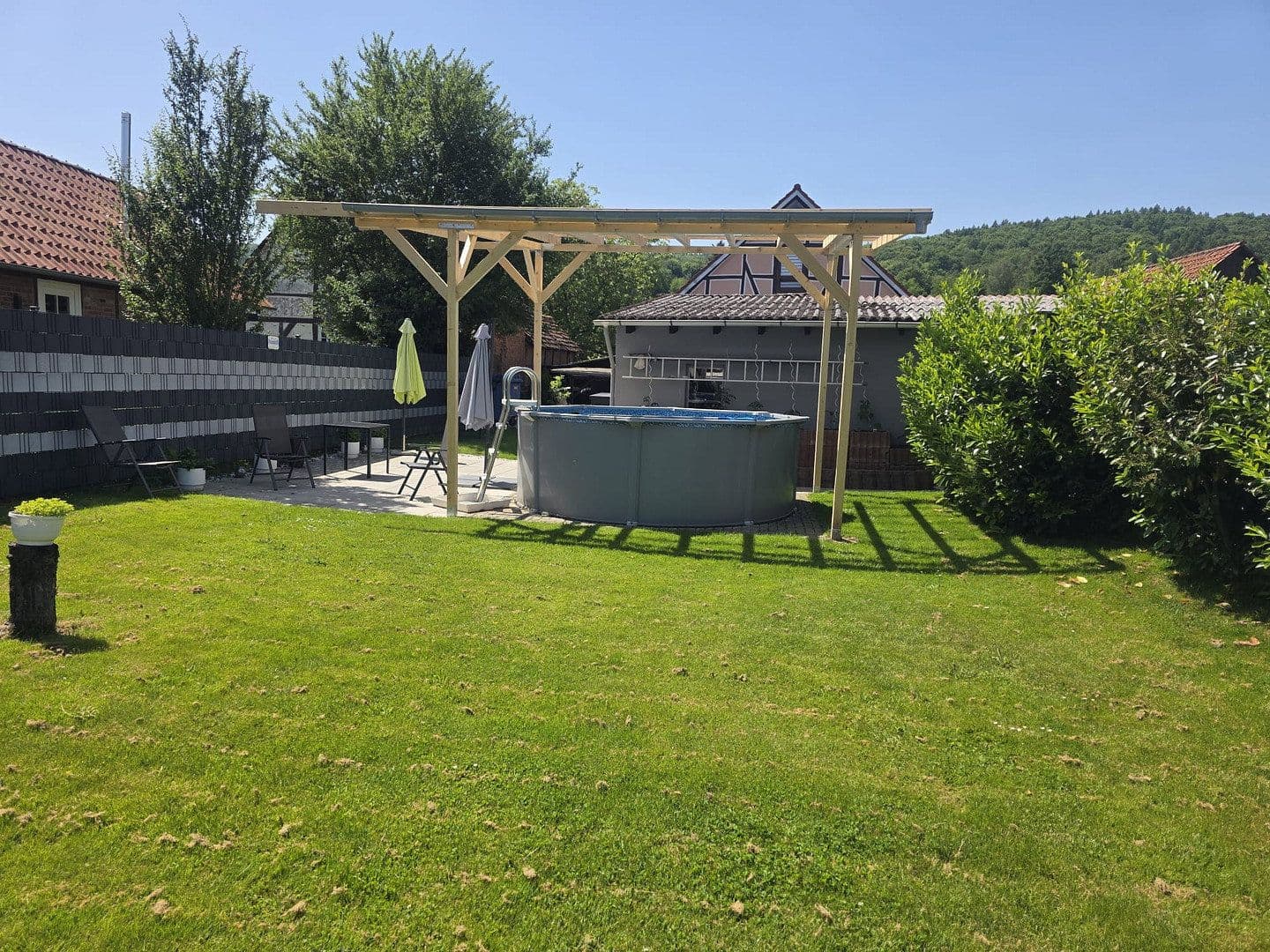 Prodej domu 250 m², pozemek 1.531 m², Berliner Straße 73a, Hann. Münden, Dolní Sasko Prodej domu 250 m², pozemek 1.531 m², Berliner Straße 73a, Hann. Münden, Dolní Sasko