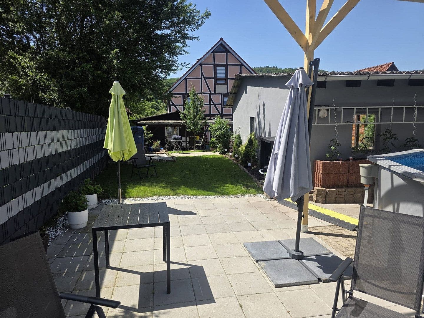 Prodej domu 250 m², pozemek 1.531 m², Berliner Straße 73a, Hann. Münden, Dolní Sasko Prodej domu 250 m², pozemek 1.531 m², Berliner Straße 73a, Hann. Münden, Dolní Sasko