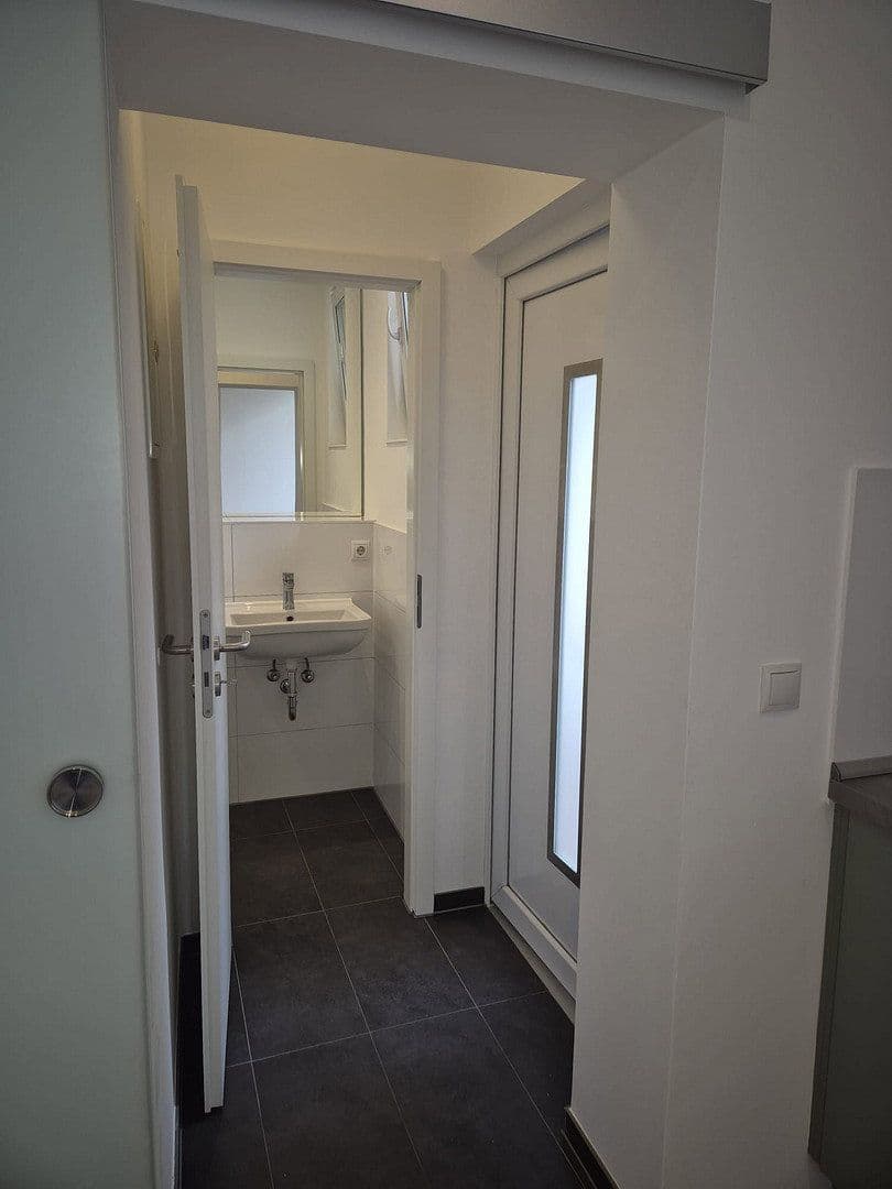 Pronájem bytu 1+1 20 m², Bonn, Severní Porýní-Vestfálsko Pronájem bytu 1+1 20 m², Bonn, Severní Porýní-Vestfálsko