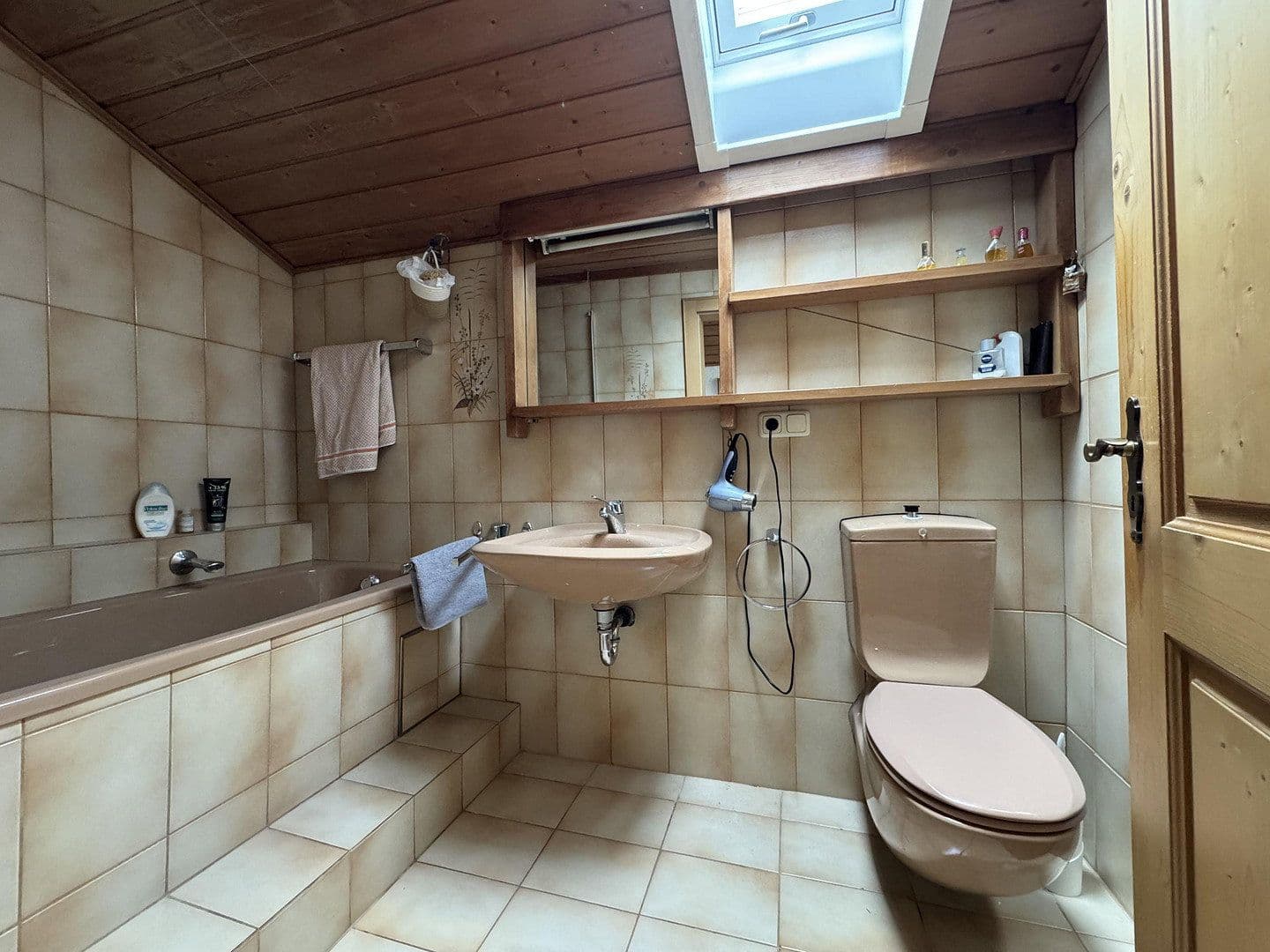 Pronájem bytu 2+kk 67 m², Ludwigstraße 25, Gammeldorf, Bavorsko Pronájem bytu 2+kk 67 m², Ludwigstraße 25, Gammeldorf, Bavorsko