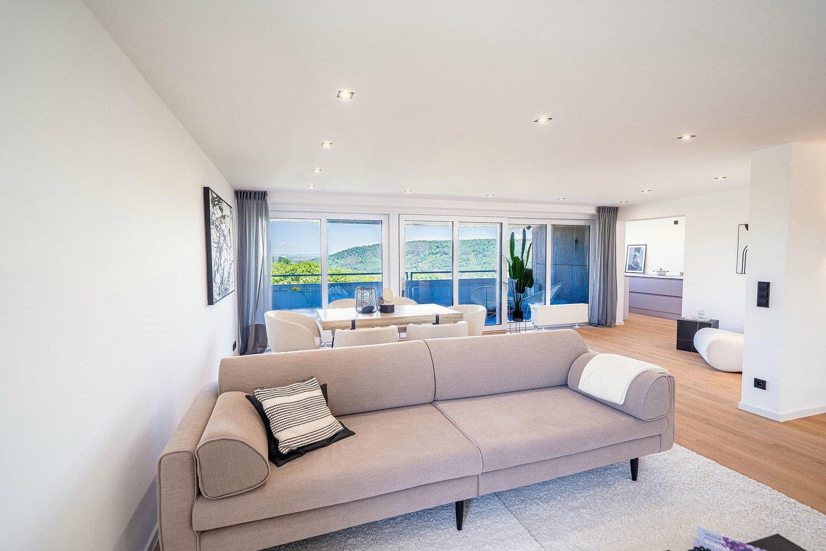 Prodej bytu 3+1 136 m², Am Kurpark 13, Lahnstein, Porýní-Falc Prodej bytu 3+1 136 m², Am Kurpark 13, Lahnstein, Porýní-Falc