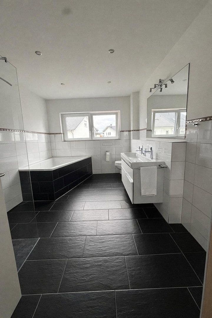 Prodej domu 202 m², pozemek 375 m², Bonn, Severní Porýní-Vestfálsko Prodej domu 202 m², pozemek 375 m², Bonn, Severní Porýní-Vestfálsko