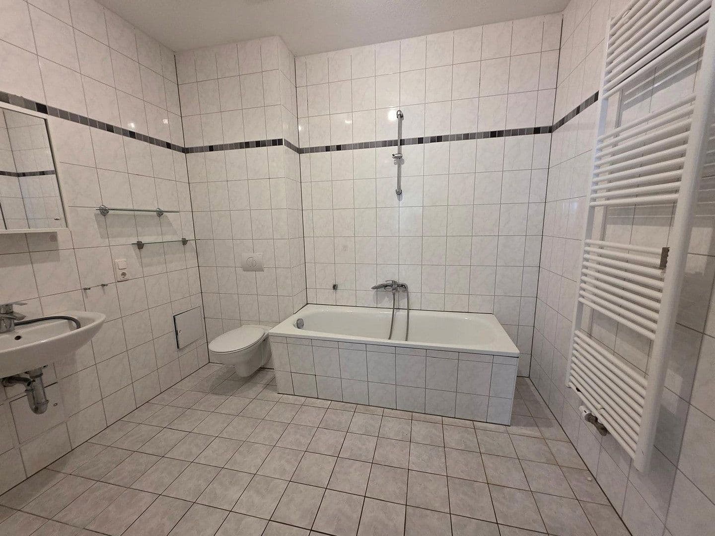 Pronájem bytu 2+1 80 m², Dahlmannstraße 36, Wismar, Mecklenburg-Vorpommern Pronájem bytu 2+1 80 m², Dahlmannstraße 36, Wismar, Mecklenburg-Vorpommern